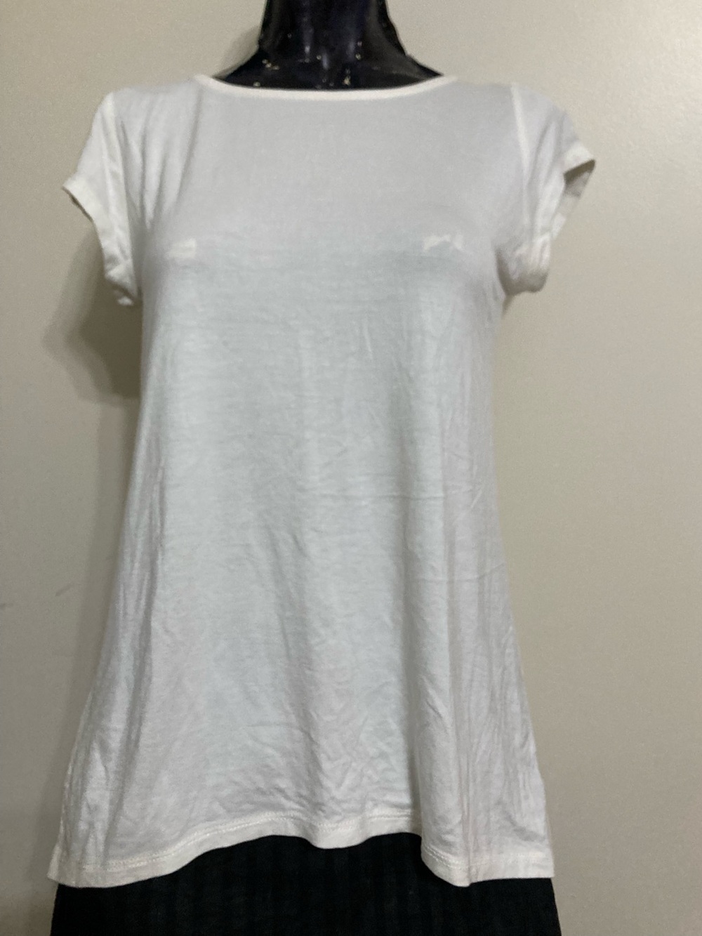 White Women's Crew Neck Short Sleeve Top. Item# SSbl9